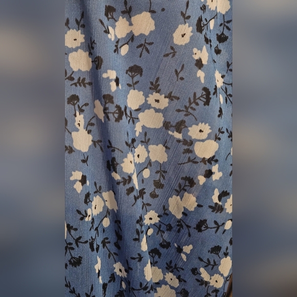 MAJORELLE Ailish Blue Ditsy Floral Mini Dress Flowy Long Sleeves Front Cutout. L - Picture 12 of 15